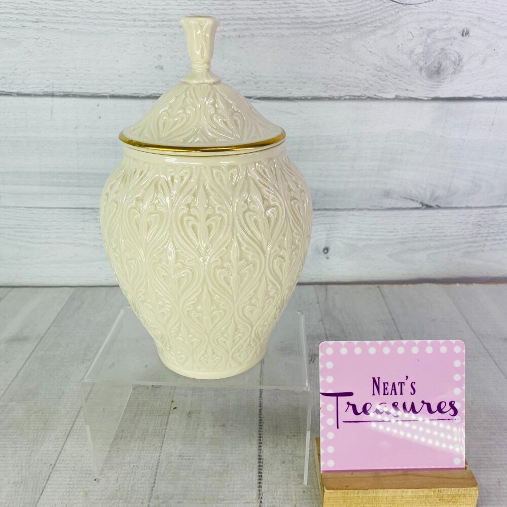 Lenox KISMET COLLECTION Cream Embossed Hand Decorated 24KT Gold 9" Lid Candy Jar